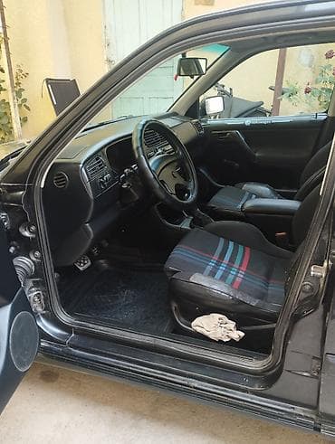 Продажа авто: Volkswagen Golf: 1994 г., 1.8 л, Механика, Бензин, Хэтчбэк — 7