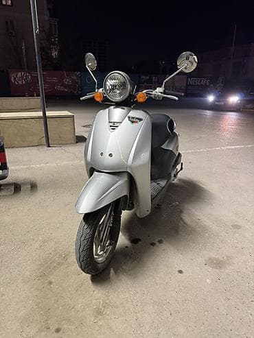 Скутеры: Тип скутера Honda, 50 куб. см, Бензин — 1