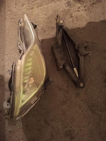 Фара передняя и ромбический механический домкрат. - Фара: галогенная at lalafo.kg Фара передняя и ромбический механический домкрат. - Фара: галогенная