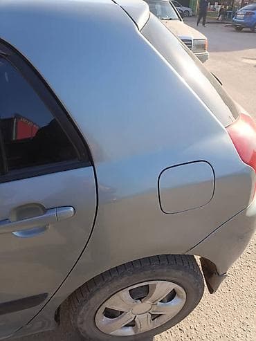 Toyota Corolla: 2003 г., 1.6 л, Автомат, Бензин, Хэтчбэк at lalafo.kg Toyota Corolla: 2003 г., 1.6 л, Автомат, Бензин, Хэтчбэк