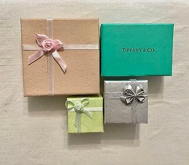 Коробочки для украшений подарочные В идеальном состоянии На первом