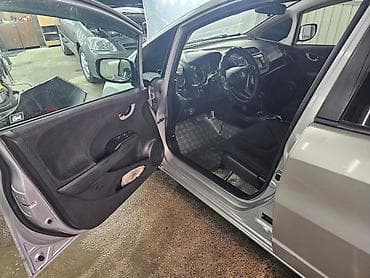 Honda: Honda Fit: 2011 г., 1.3 л, Вариатор, Бензин, Хэтчбэк — 4