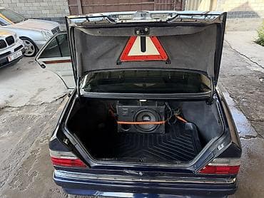 Mercedes-Benz W124: 1994 г., Седан — 10