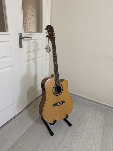 электро акустическая: Срочно продается электро-акустическая гитара 41 размер в идеальном — 1