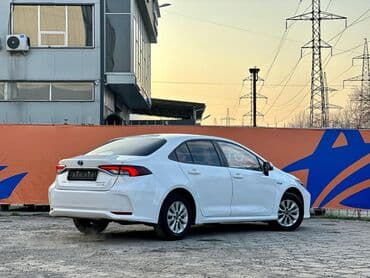купить бу двигатель на мотоцикл: Toyota Corolla: 2021 г., 1.8 л, Вариатор, Гибрид, Седан — 2