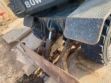 автомобильный пылесос: Экскаватор, 2010 г., Колесный — 1