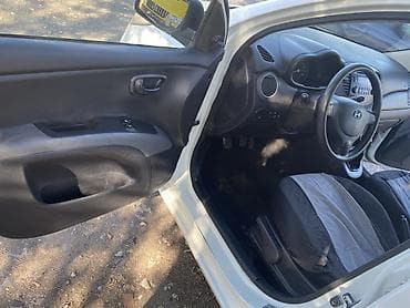 кок талаа: Hyundai i10: 2011 г., 1.1 л, Кол менен иштөөчү, Бензин, Хетчбек — 7