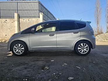 Honda Fit: 2011 г., 1.3 л, Вариатор, Бензин, Хэтчбэк