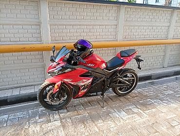 мотор скупка: Спортивный мотоцикл в стиле спортбайк, красный цвет с графикой «46» — 4