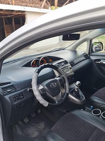 mini cooper: Toyota Verso: 2009 г., Минивэн — 5