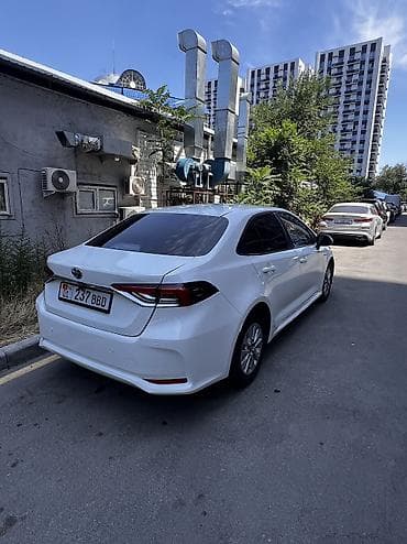 Транспорт: Toyota Corolla: 2020 г., 1.8 л, Вариатор, Гибрид, Седан — 5