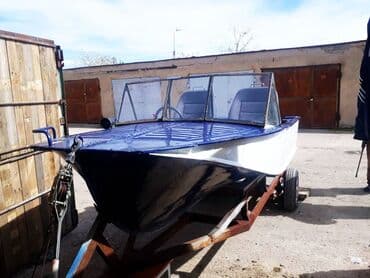 Продам моторную лодку, идеальное состояние, новый мотор, Крайслер 55