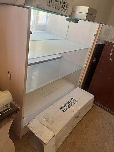 Стеклянная витрина/прилавок для магазинов и салонов.4 шт в наличии -
