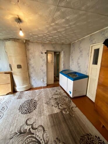 продаю пол дом район рабочий городок: Үйдүн жарымы, 55 кв. м, 4 бөлмө, Менчик ээси — 10