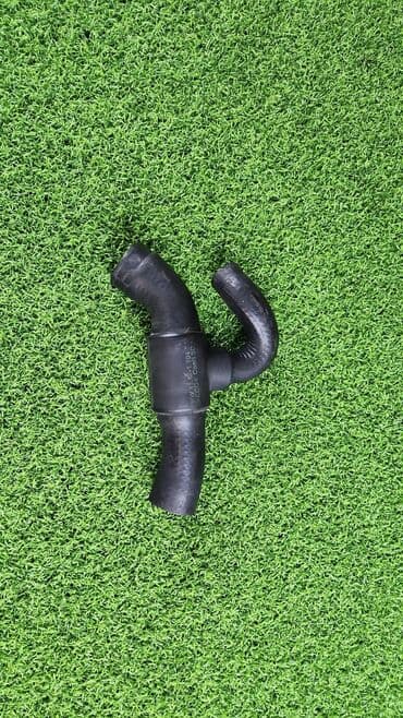 блок предохранителей: Патрубок Е38 v8. Год 2 1998 г 1 704 938 В отличном состоянии — 2