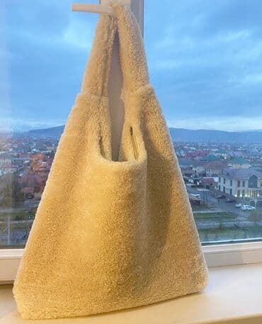 Красивая, стильная сумка на все случаи жизни. Цвета: серый, молочный