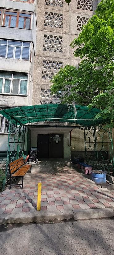 продаю гараж аламедин 1: 2 комнаты, 50 м², 105 серия, 7 этаж, Старый ремонт — 5