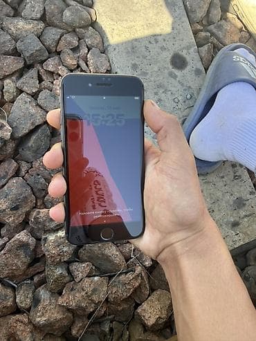 самсунг 8 с: IPhone 8, Б/у, 64 ГБ, Space Gray, Защитное стекло, 100 % — 1