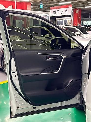 Продажа авто: Toyota RAV4: 2023 г., 2.5 л, Гибрид, Кроссовер — 8