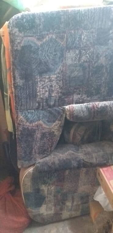 большой удобный: Большие мягкие кресла, состояние хорошее, на колёсах. Примерный размер — 1