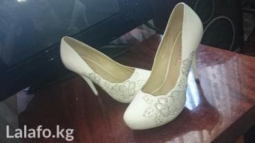 (Сокулук) Туфельки туфли 39 размер, одеты 1 раз на свадьбу. В хорошем