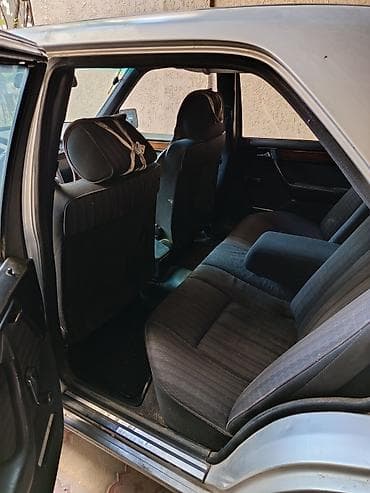 е 190: Mercedes-Benz W124: 1991 г., 2 л, Механика, Бензин, Седан — 3