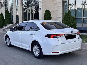 Toyota Corolla: 2022 г., 1.8 л, Автомат, Гибрид, Седан — 5
