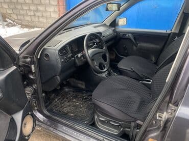 срочная авто: Volkswagen Vento: 1993 г., 1.8 л, Механика, Бензин, Седан — 4