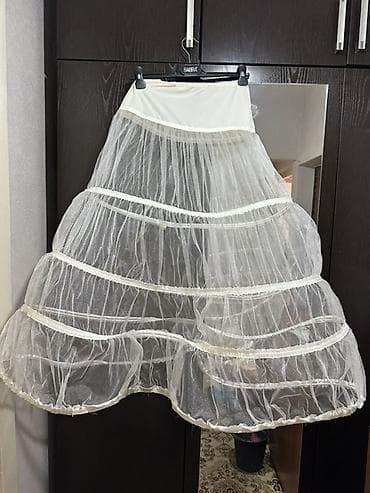 вечерние платье со шлейфом: Продаю!!!!Свадебное платье с аксессуаром для объёма юбки. - Цвет — 2