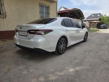 prius v: Toyota Camry: 2022 г., 2.5 л, Вариатор, Гибрид, Седан — 6