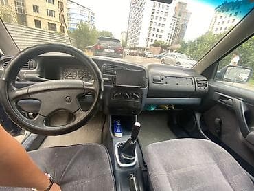 Продажа авто: Volkswagen Vento: 1992 г., 1.8 л, Механика, Бензин, Седан — 3
