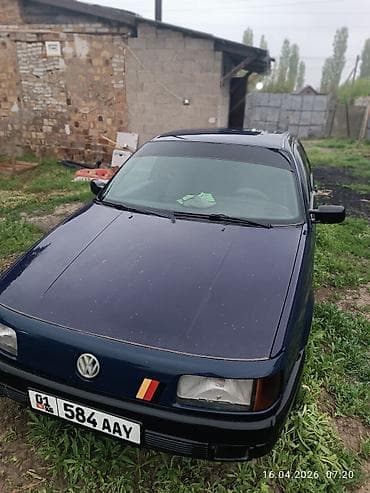 10 5j: Volkswagen Passat: 1988 г., Седан — 4