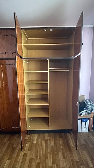 Гарнитур для спальни в классическом стиле: двухдверный платяной шкаф с