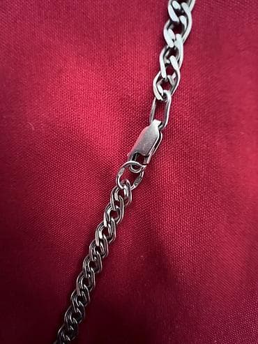 Серебристая цепочка из металла - Материал: металл серебристого цвета
