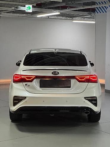 tesla model 3: Kia K3: 2022 г., Седан — 2