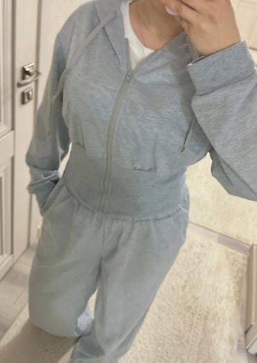 Мужская обувь: Серый женский спортивный костюм-комбинезон. - Формат: цельный — 2