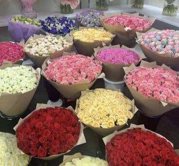 где купить цветы оптом дешево: Авторские букеты и срезанные цветы - Большой выбор роз: красные — 1