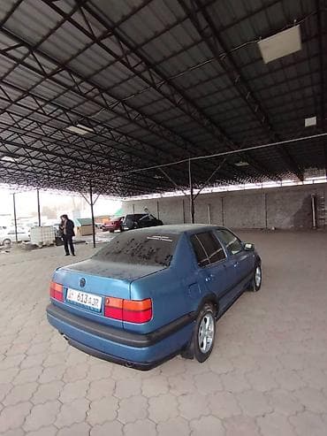 shevralet lacetti: Volkswagen Vento: 1993 г., Седан — 5