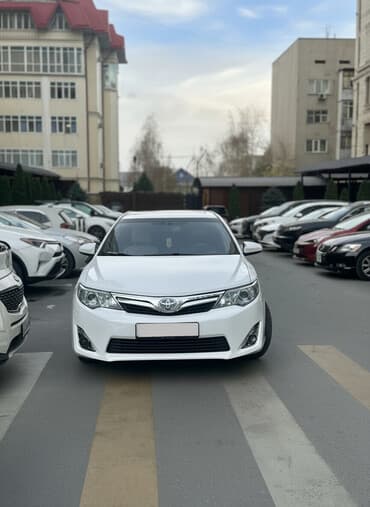 срочно продам авто в связи с переездом: Toyota Camry: 2013 г., 2.5 л, Автомат, Гибрид, Седан — 1