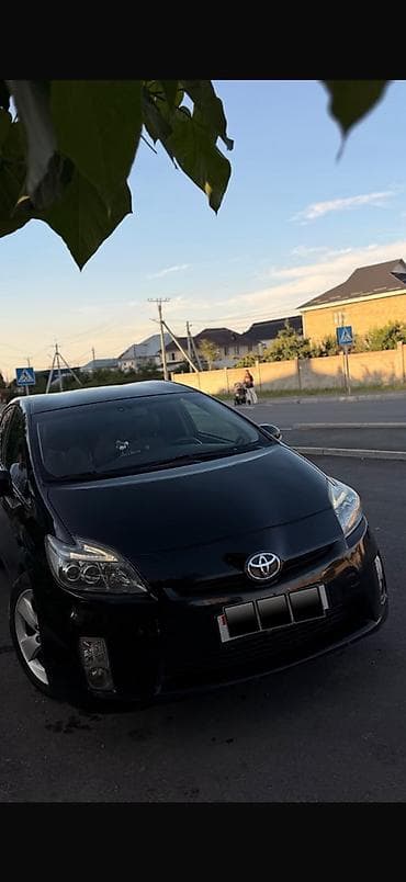 mini coper: Toyota Prius: 2013 г., Гибрид, Хэтчбэк — 4