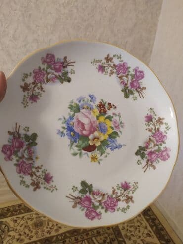 чистка ковер: Пловницы 10 шт-2500 сом!
тарелки 11 шт 1100! — 2