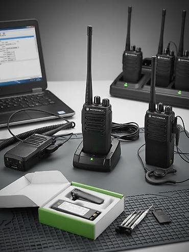 Рации Motorola (портативные двусторонние радиостанции) с аксессуарами