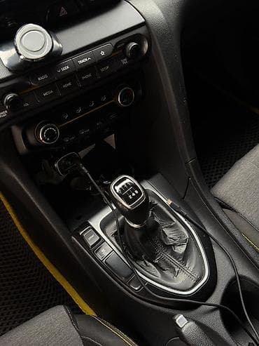 Продажа авто: Hyundai Veloster: 2020 г., 1.6 л, Ручные, Бензин, Хэтчбэк — 9