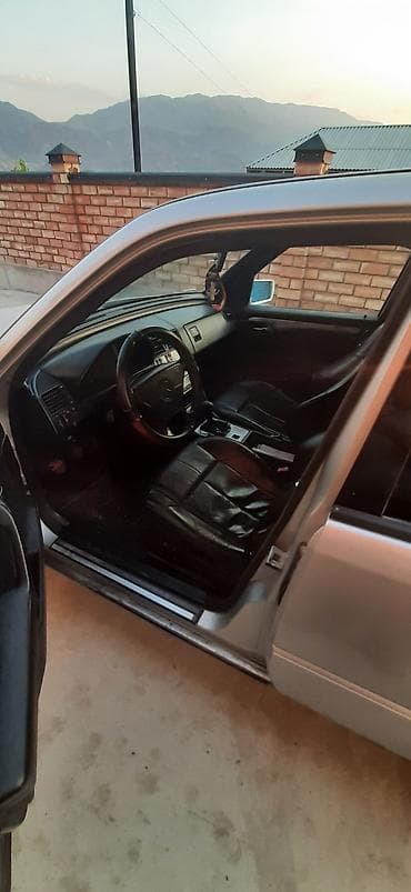 буксиры: Mercedes-Benz C-Class: 1994 г., 2.8 л, Механика, Бензин, Седан — 5