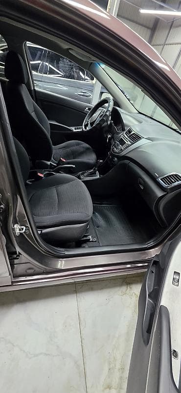 ключ секретка: Hyundai Solaris: 2015 г., 1.6 л, Автомат, Бензин, Седан — 9