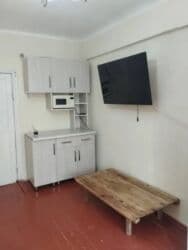 очень срочно продаю квартиру: 1 комната, Агентство недвижимости, Без подселения, С мебелью полностью — 1