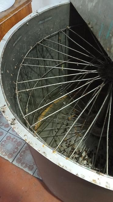 сухой фен: Медогонка промышленная (радиальная), цилиндрический бак из титаного — 3