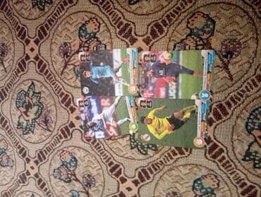 срочно продаю в связи с переездом: Коллекционные футбольные карточки (набор из 4 штук) с игроками — 1