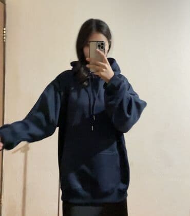 платье худи: Теплая стильная кофта с капюшоном 	•	Цвет: глубокий синий 	•	Материал — 2