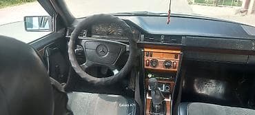 Транспорт: Mercedes-Benz W124: 1994 г., 2 л, Механика, Бензин, Седан — 4